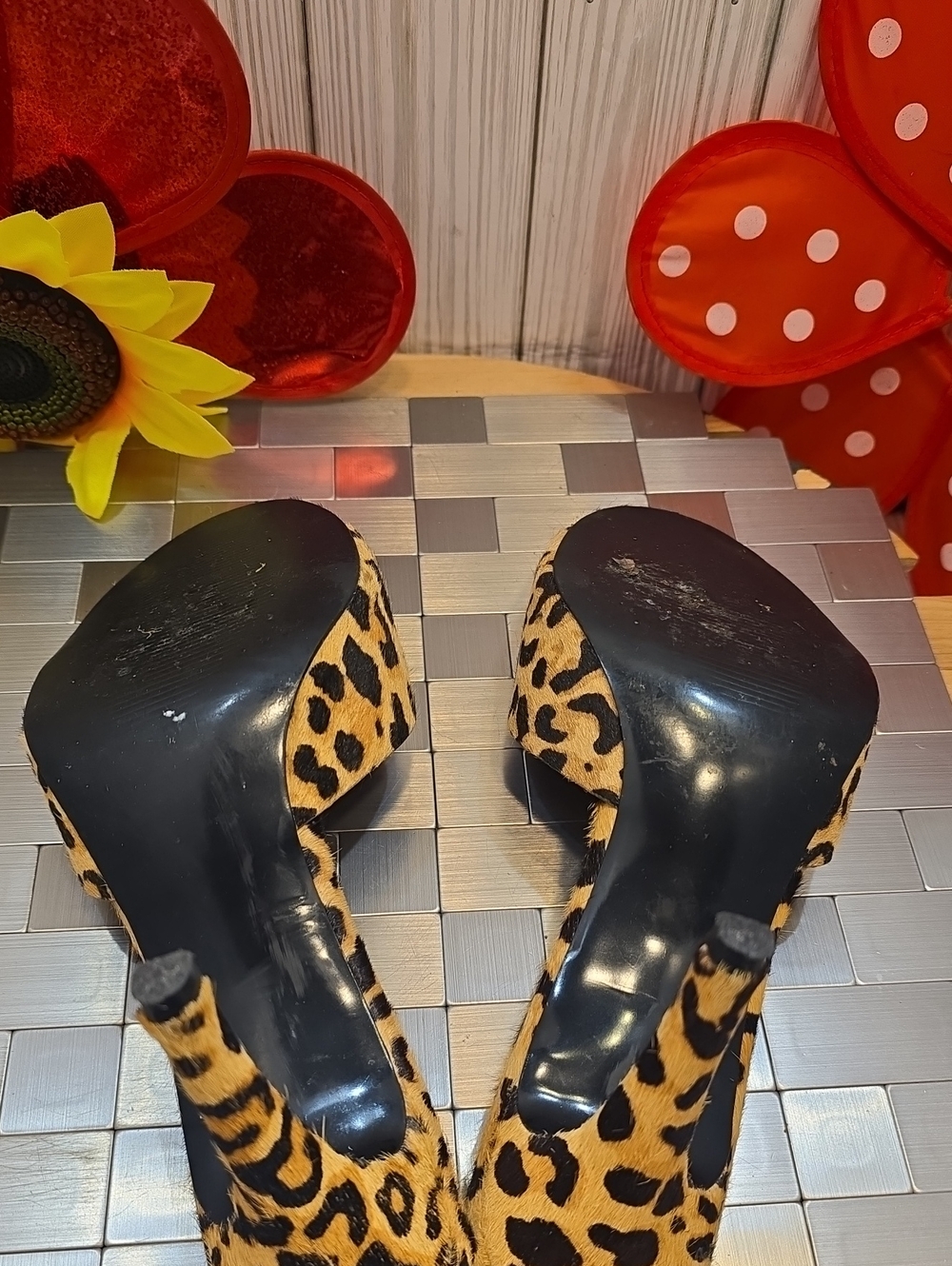 Steve Madden Leopard Print Open-Toe Mule in Yellow and Black - Picture 10 of 11
